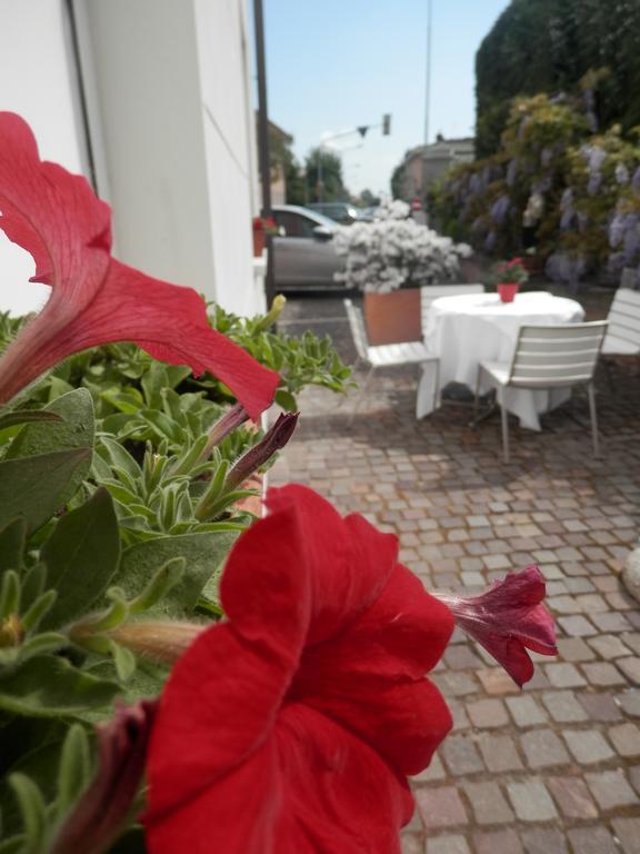 15.92 Hotel Cazzago  Extérieur photo